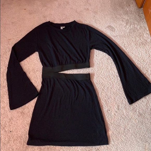 Long sleeve dress with side cutout - Picture 4 of 6
